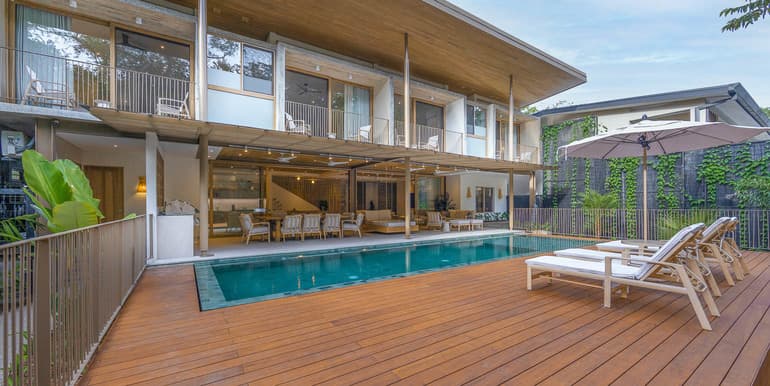 Contemporary Coastal Elegance by the Beach in Playa Grande