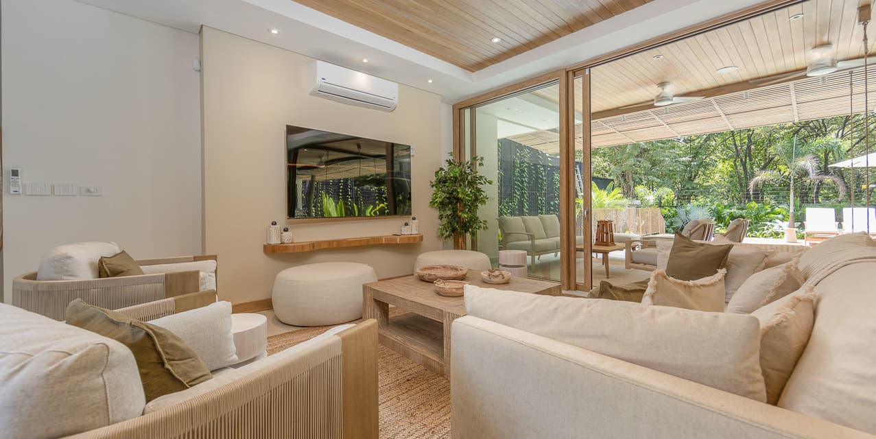 Contemporary Coastal Elegance by the Beach in Playa Grande — photo