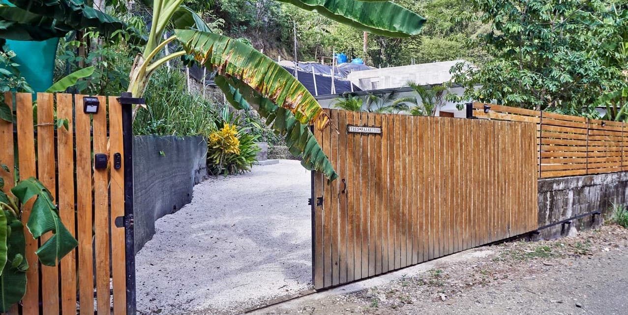 Triplex Property with Three Apartments in Santa Teresa — photo
