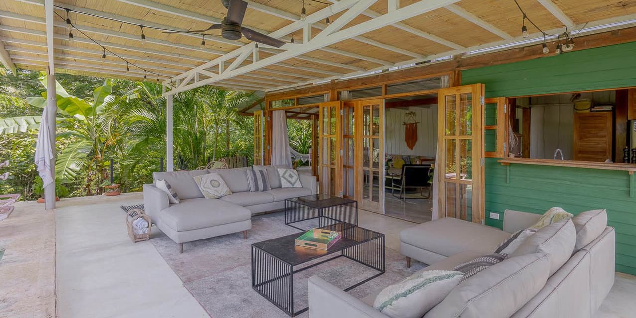Gorgeous Family Home Surrounded by Nature — photo