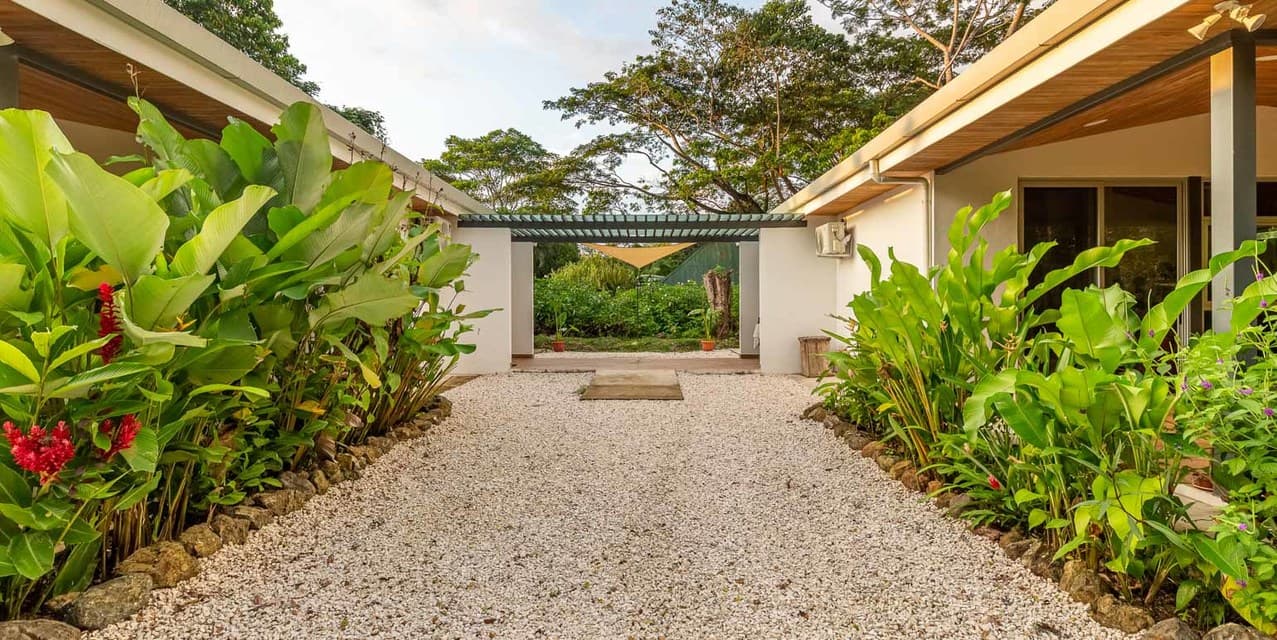 Malpaís Coastal Multi Home Property with Ocean Views — photo