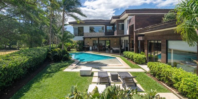 Serene Home @ Los Reyes