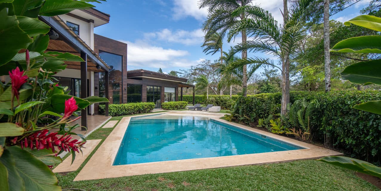 Serene Home @ Los Reyes — photo
