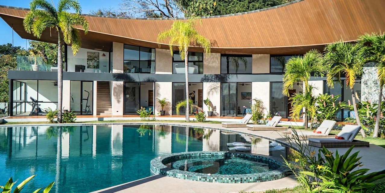 Shoot for the Moon: An Architectural Icon in Guanacaste — photo