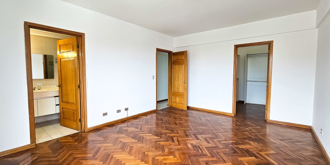 Apartamento para Remodelar con Vista al Golf en Escazú — photo