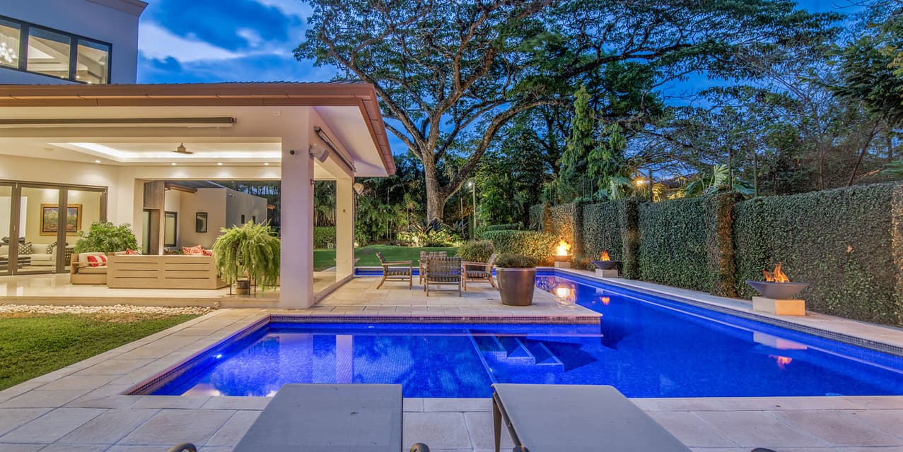 Into the Green Santa Ana Home — photo