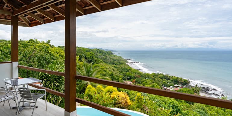 Casa con Vista al Océano en Montezuma, Puntarenas.