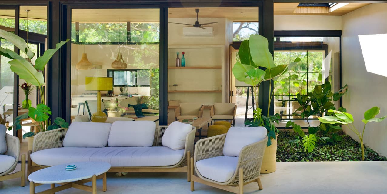 Modern Tropical Retreat in Santa Teresa — photo