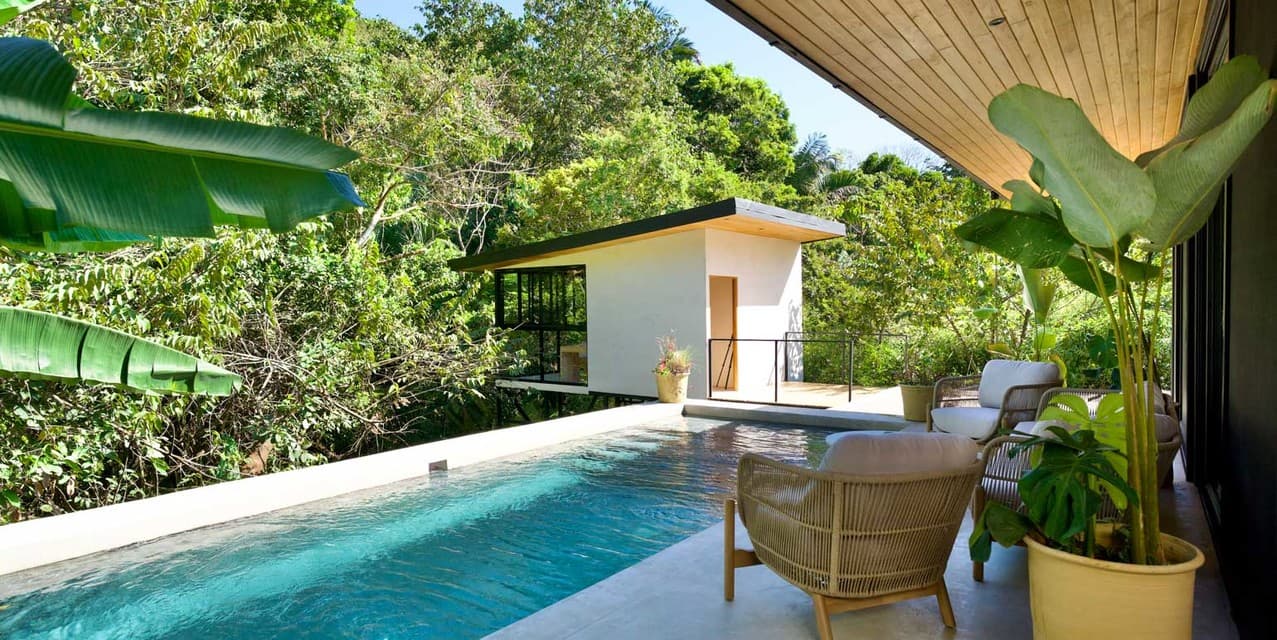 Modern Tropical Retreat in Santa Teresa — photo