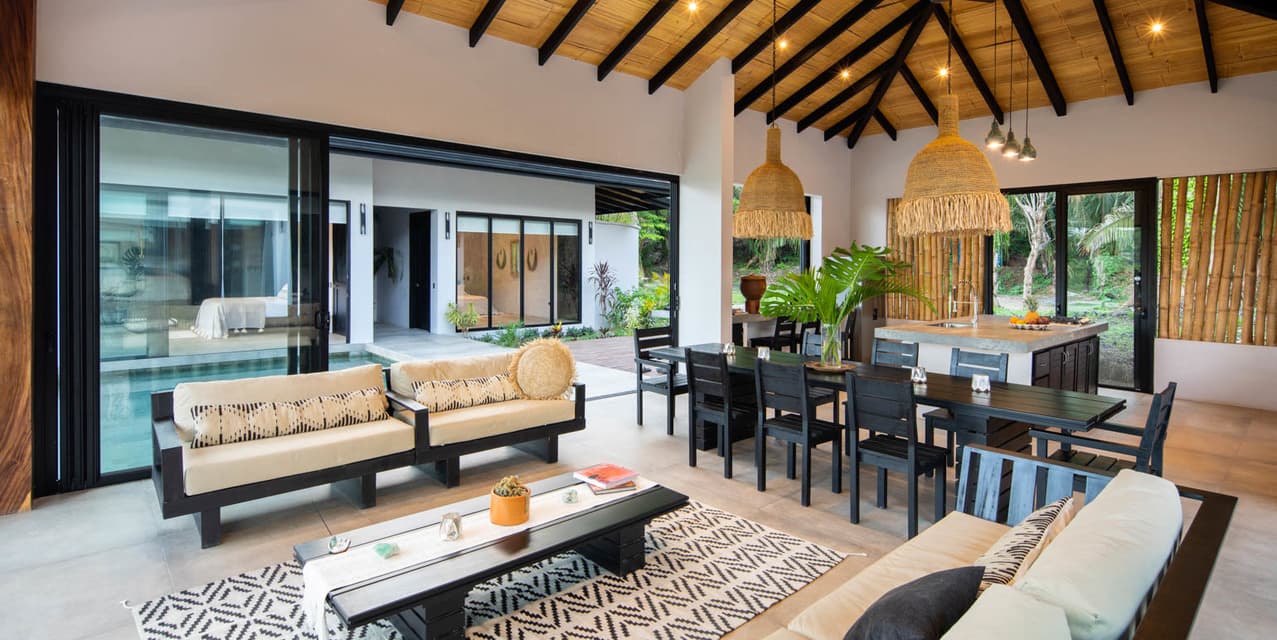 A Mountain Retreat with Ocean & Jungle Views — photo