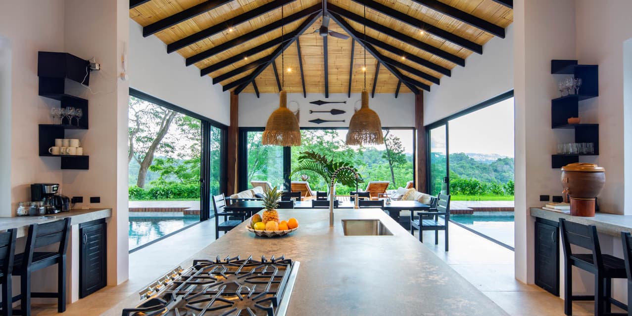 A Mountain Retreat with Ocean & Jungle Views — photo