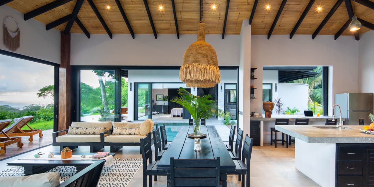 A Mountain Retreat with Ocean & Jungle Views — photo