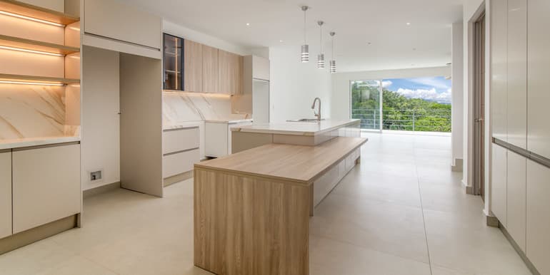 Alto Lomas Brand-New Residence at Guachipelin