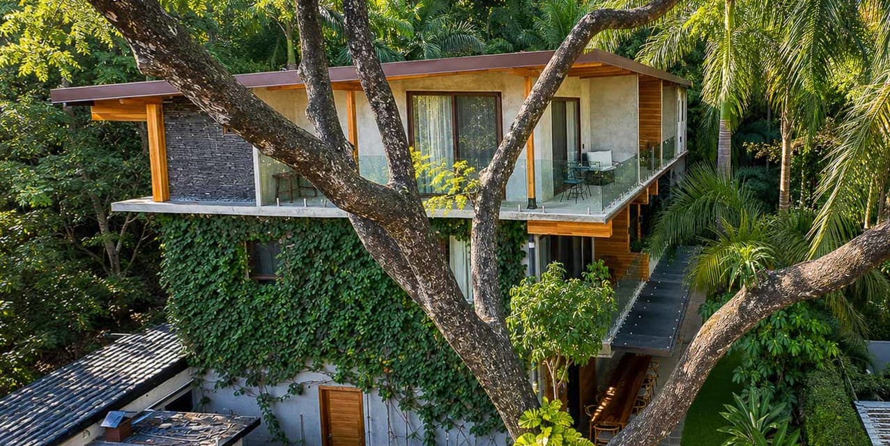 9-Room Boutique Hotel with Pool Walking Distance to the Beach — photo