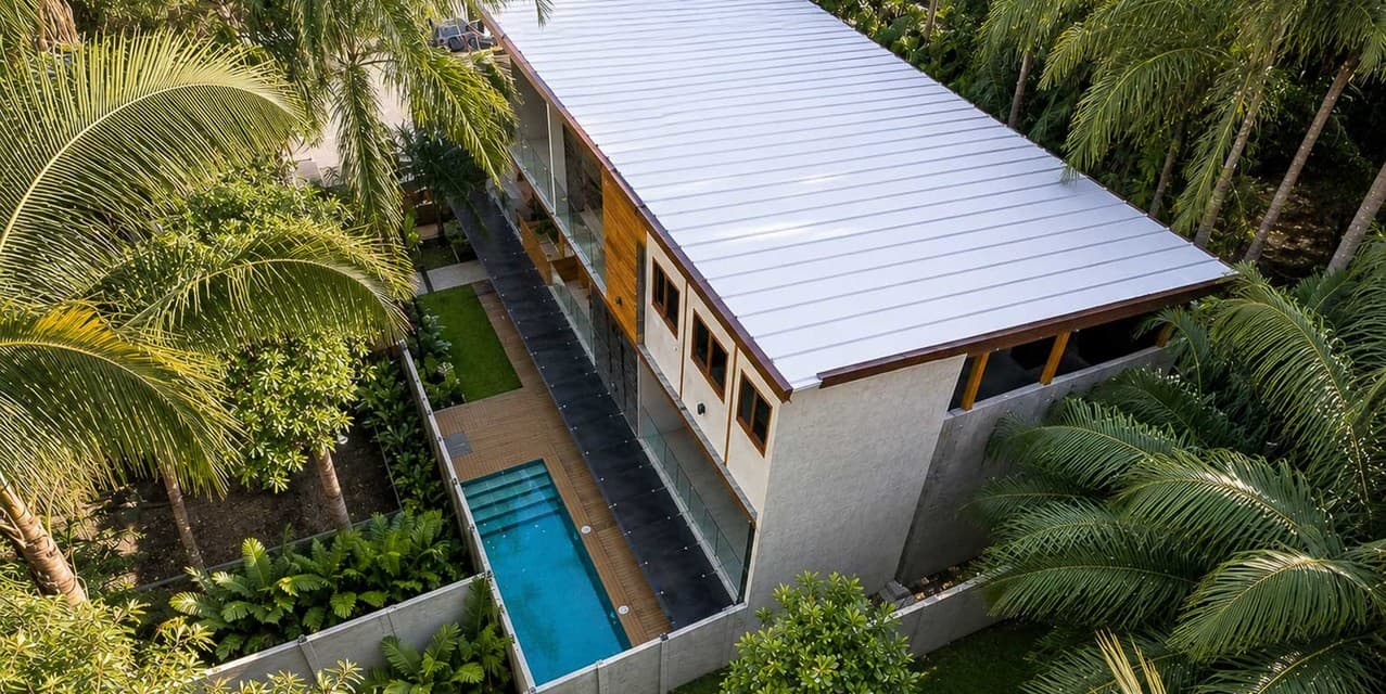 9-Room Boutique Hotel with Pool Walking Distance to the Beach — photo