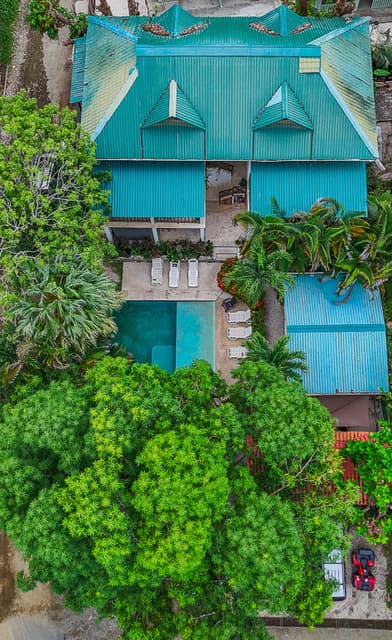 7-Unit Boutique Hotel with Pool and Commercial Growth Potential — photo