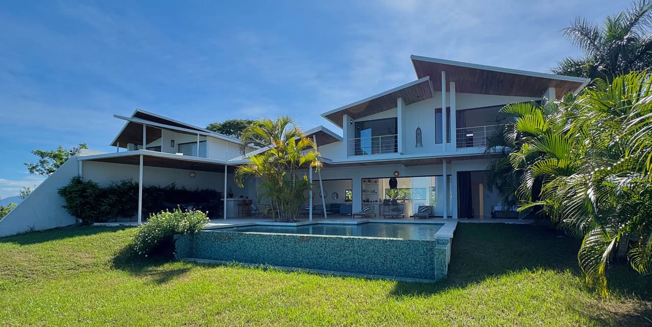 Ocean View Investment Villas in Santa Teresa — photo