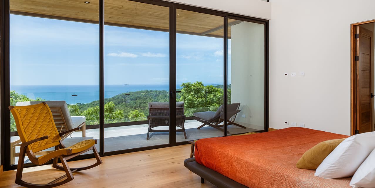 Elevated Living: Luxury Hilltop Villa with Panoramic Ocean Views — photo
