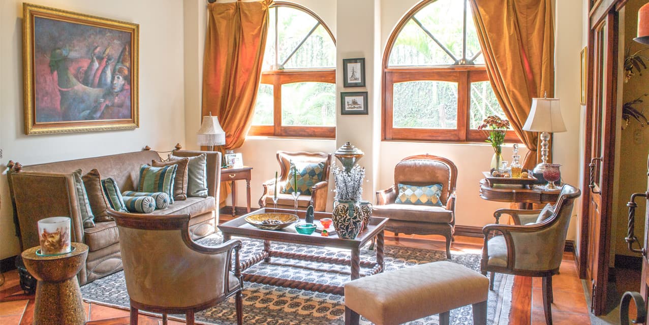 Cozy Colonial Home — photo