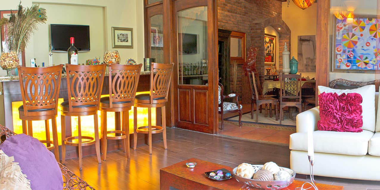 Cozy Colonial Home — photo
