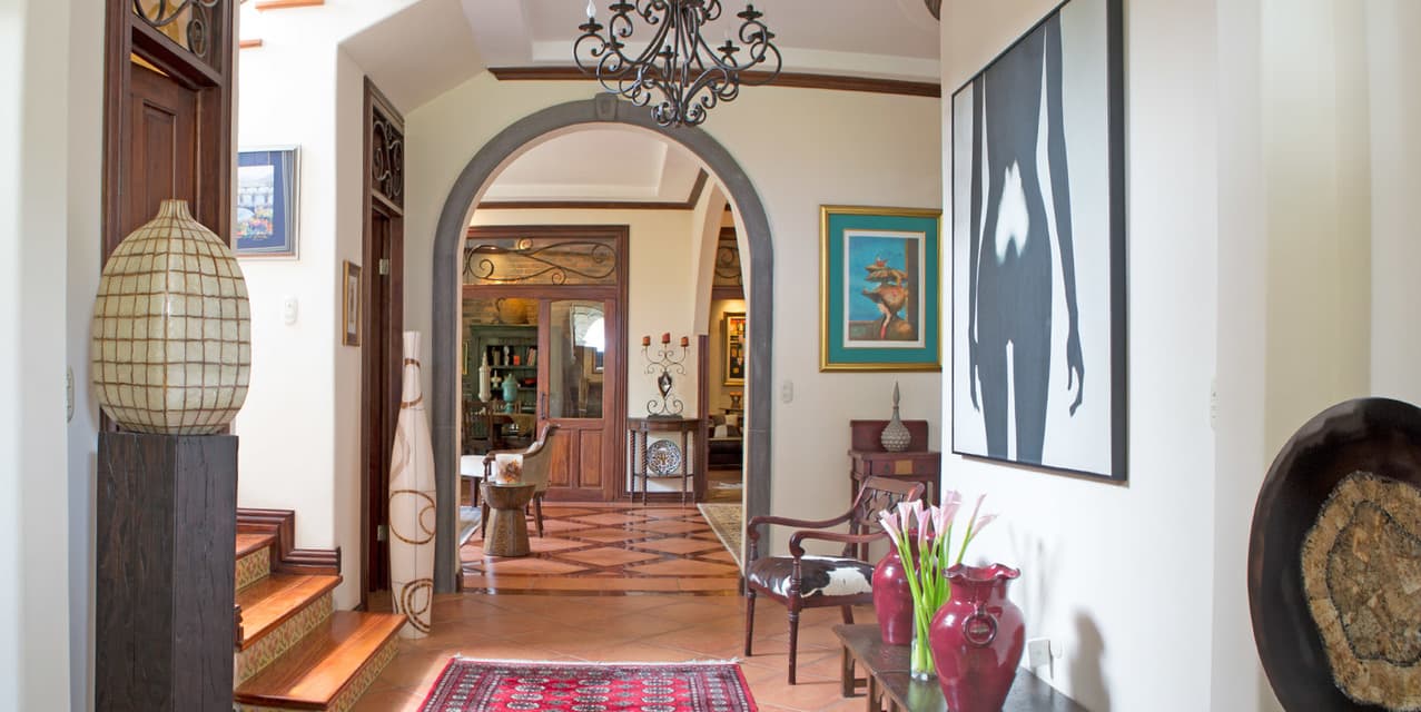 Cozy Colonial Home — photo