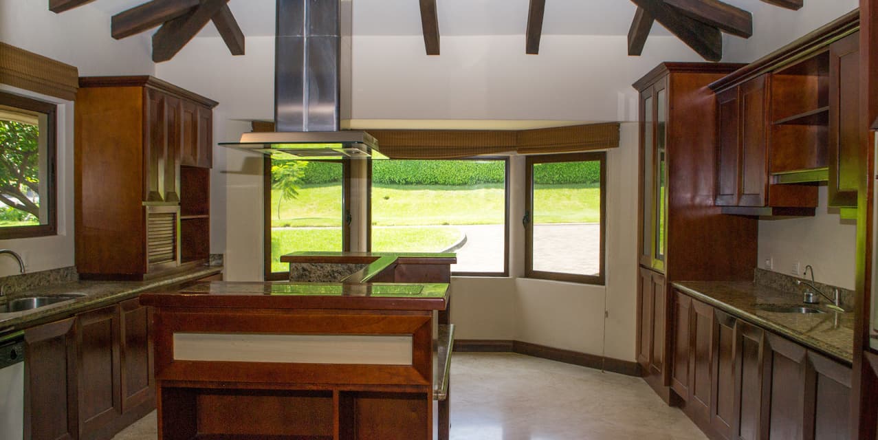Investment: The Eastwest Home in Cerro Alto — photo