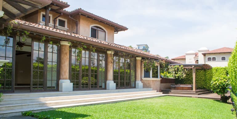 Investment: The Eastwest Home in Cerro Alto