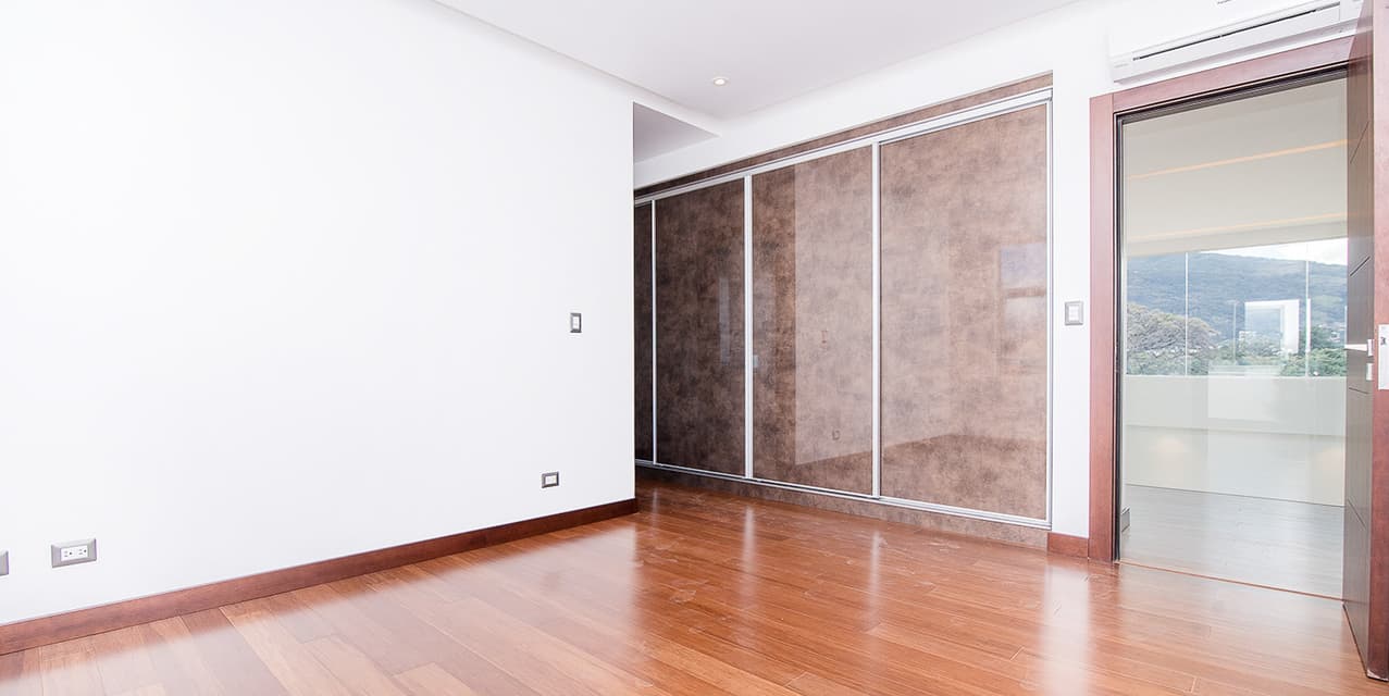 Investment: White Pleasure Home in Valle del Sol — photo